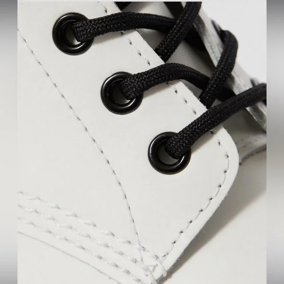 NWOT Doc Marten 1460 Women’s Smooth Leather Lace Up Boots Size 6 - Picture 7 of 16